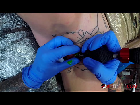 ❤️ Extreem getatoeëerde hottie Sully Savage kreeg een tatoeage op haar clitoris ❤❌ Anal video at porn nl.com-porn-mz.ru ❤